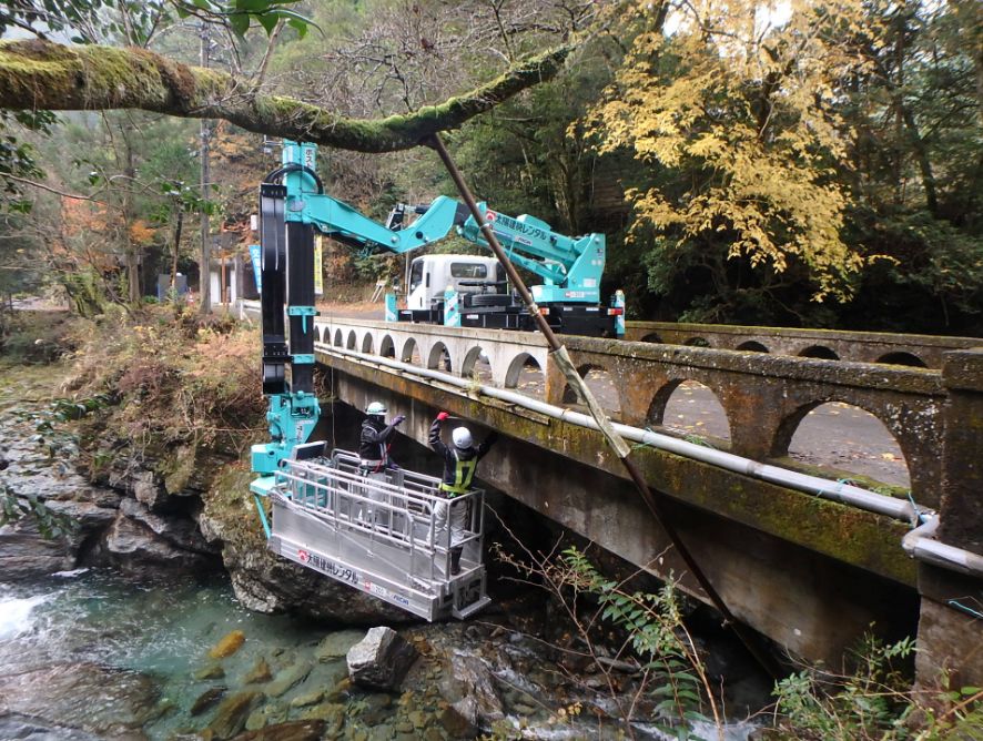 小型橋梁点検車